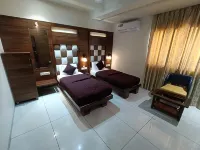 Hotel Viram & Guest House فنادق في Valsad