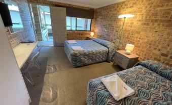 Golden Beach Motor Inn, Caloundra