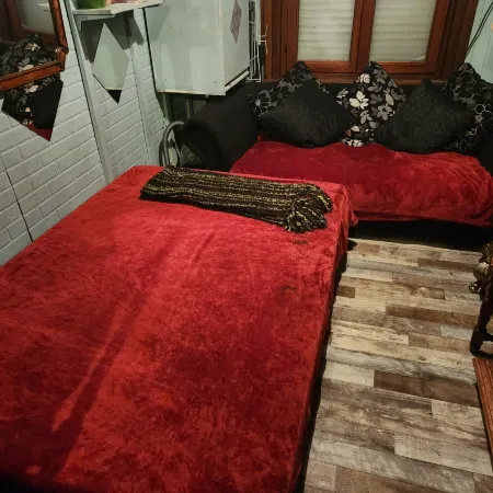 2 Floors 3 Bedrooms Near Central Station