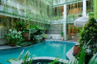 Koslo Yogyakarta - piscina