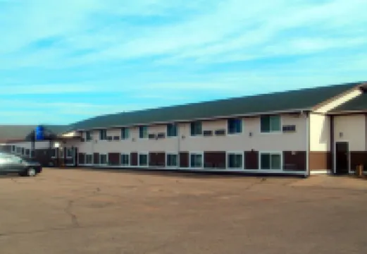 Faribault Hometown Inn & Suites