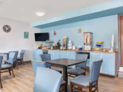 デイズ イン & スイーツ バイ ウィンダム ロッキー マウント ゴールデン イースト ロッキー・マウントのホテル