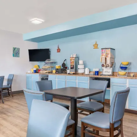 Days Inn & Suites by Wyndham Rocky Mount Golden East