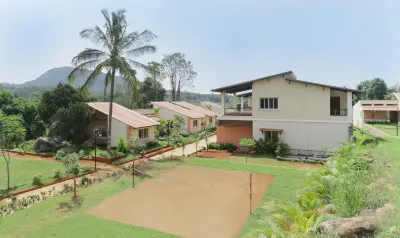 Treebo Laa Gardenia Resort, Nilavoor Lake فنادق في يلاجيري