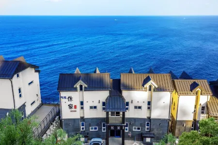 Samcheok Pension Huga Отели рядом с достопримечательностью «Cave Mystery Hall»