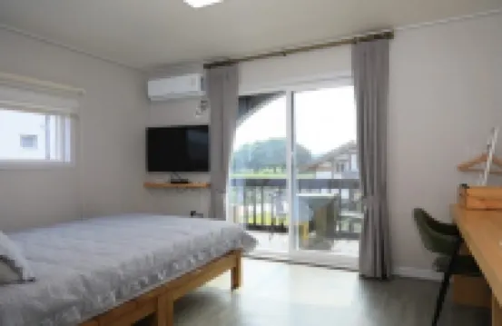 Morning of Bijarim Pension Jeju 鄰近比亞拉姆森林的酒店