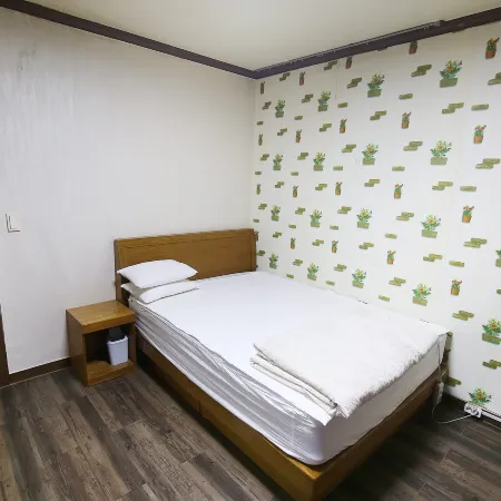 Nonsan Hwangje Motel
