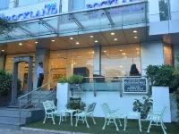 روك لاند هوتل - سي آر بارك Hotels near كتوب مينار