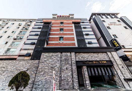 부티크 호텔 XYM의 감각적인 침실 인테리어