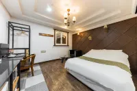 Business Hotel
