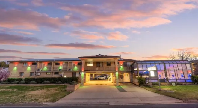 เวสต์ เอนด์ มอเตอร์ ลอดจ์