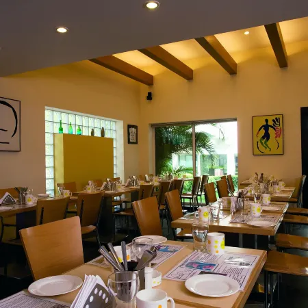 Lemon Tree Hotel, Udyog Vihar, Gurugram Отели рядом с достопримечательностью «Бизнес-центр DLF CyberHub»