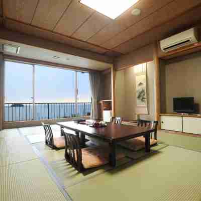 日間賀莊飯店 Rooms