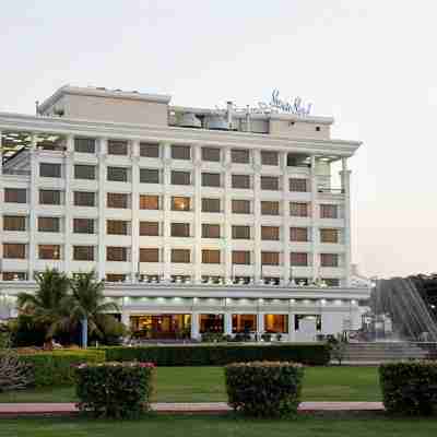 Sun-n-Sand Shirdi Hotel Exterior