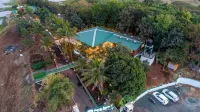 The Herb Farm فنادق في Malunje