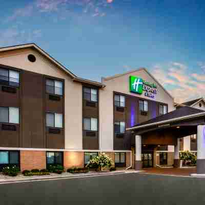Holiday Inn Express & Suites BELLEVILLE (AIRPORT AREA) by IHG Hotel Exterior