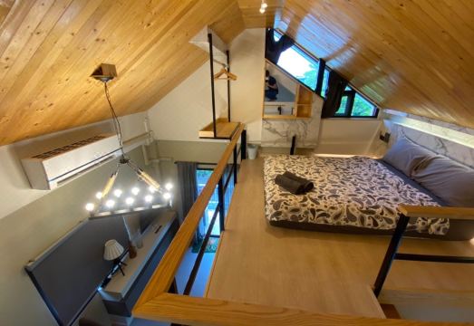 복층 숙소 거실