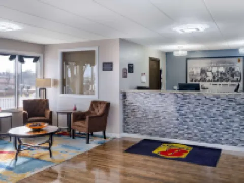 Super 8 by Wyndham Owatonna Hotel di Owatonna