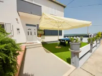 Franka Hotels in Pasman