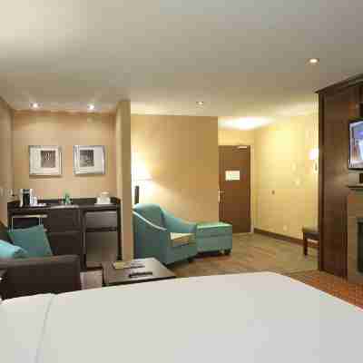 Holiday Inn Express & Suites Vernon Rooms