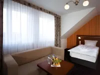 Hotel Azyl Các khách sạn gần Ujście rzeki Strzegomki