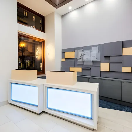 Holiday Inn Express SAN FRANCISCO UNION SQUARE by IHG Отели рядом с достопримечательностью «Станция метро Powell St.»