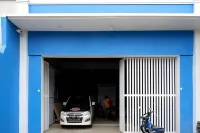 RedDoorz Near Pasar Batang Hotels in Batang