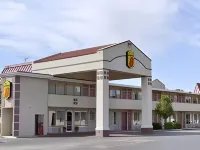 Super 8 by Wyndham Oklahoma/Frontier City Hoteles cerca de Parque temático Frontier City