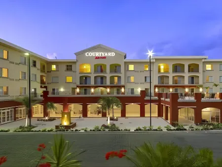 Courtyard Bridgetown, Barbados Отели в г. Бриджтаун
