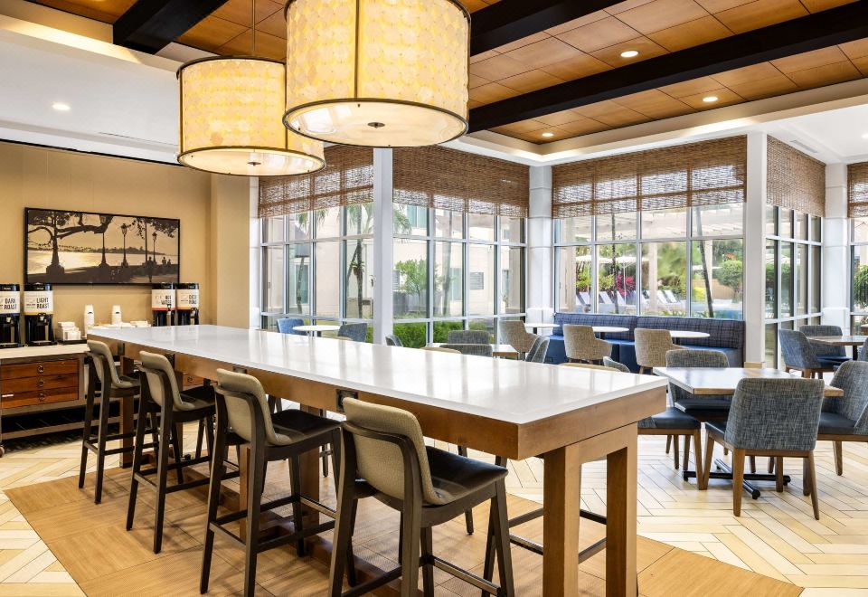 3. 햄프턴 인 & ..