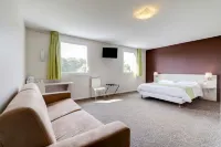 Brit Hotel Saint-Méen-Le-Grand en Brocéliande Các khách sạn ở Saint-Malon-sur-Mel