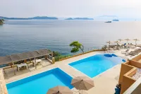 Cape Kanapitsa Hotel & Suites - Luxury