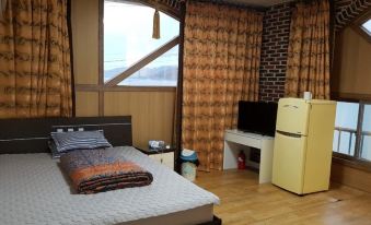 Geoje Gujora Town Pension