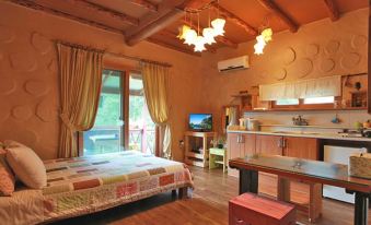 Pyeongchang Dolbaenamu Segeuru Pension