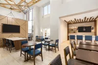 Holiday Inn Express & Suites TUSCALOOSA-UNIVERSITY by IHG - parking