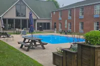 Quality Inn Dublin I-81 - piscina