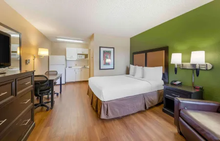Extended Stay America Suites - Bakersfield - California Avenue Отели рядом с достопримечательностью «Меканикс Банк Арена, Театр энд Конвеншен Сентер»