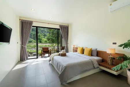 Sirin Farm Отели рядом с достопримечательностью «Белый храм Ват Ронг Кхун»