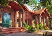 Đinh Gia Home Villa & Resort Các khách sạn gần Suối Nước Khoáng Nóng Kênh Gà