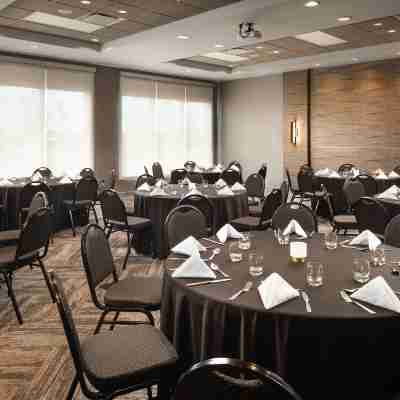 Hyatt Place Calgary Airport Dining/Meeting Rooms
