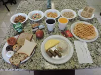 Days Inn by Wyndham Conover-Hickory - Breakfast