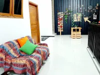 Villa Felia (5 Bedrooms) Hotel di Karangploso