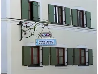 Gasthof Zur Post Hotel dekat Schwimmbad Weilheim