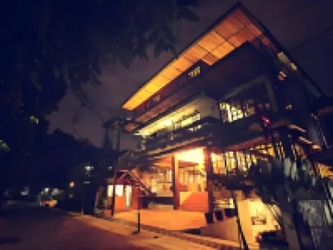 Triple Seven Bed and Breakfast Hoteles cerca del Aeropuerto Husein Sastranegara