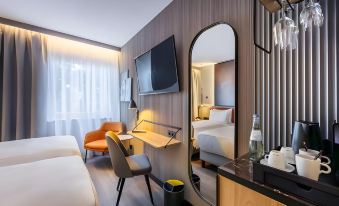 6. Radisson..
