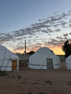 Guest House and Yurt Camp "Ailuu" Hotel di 