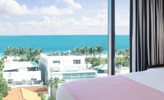 8. Moxy Mia..