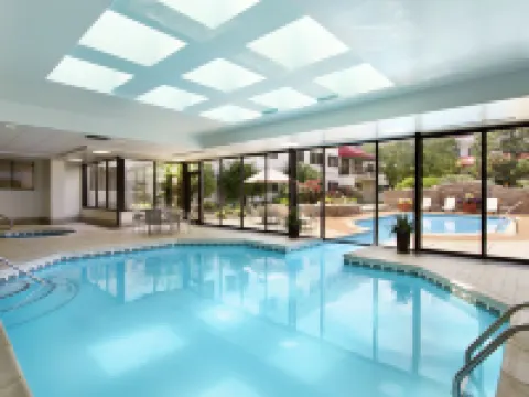 Embassy Suites by Hilton Detroit Metro Airport Hotel di Romulus