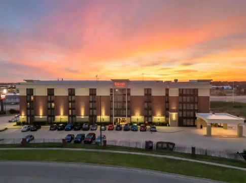 Drury Inn & Suites Champaign Отели рядом с достопримечательностью «Парк Хессел»