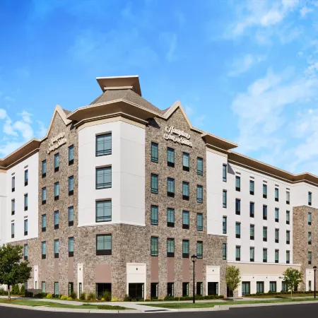 Hampton Inn & Suites Charlotte Steele Creek Отели в г. Стил Крик
